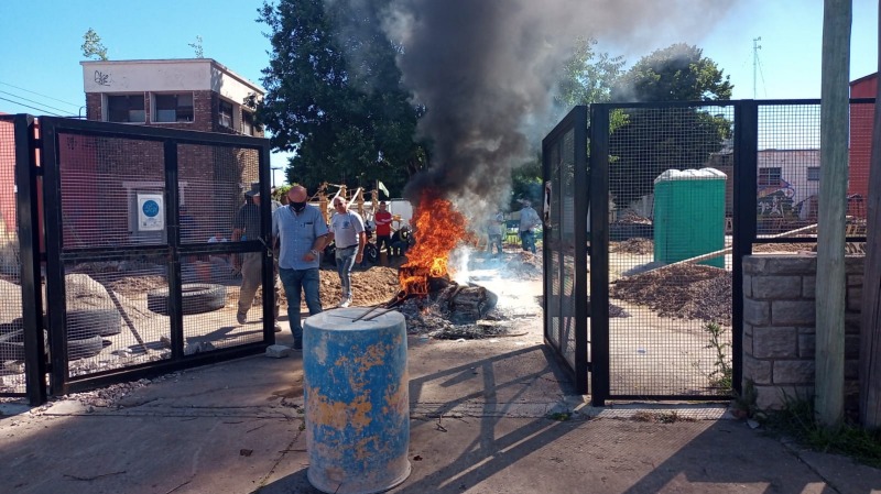 En la obra de la Facultad de Salud protestan por falta de pago